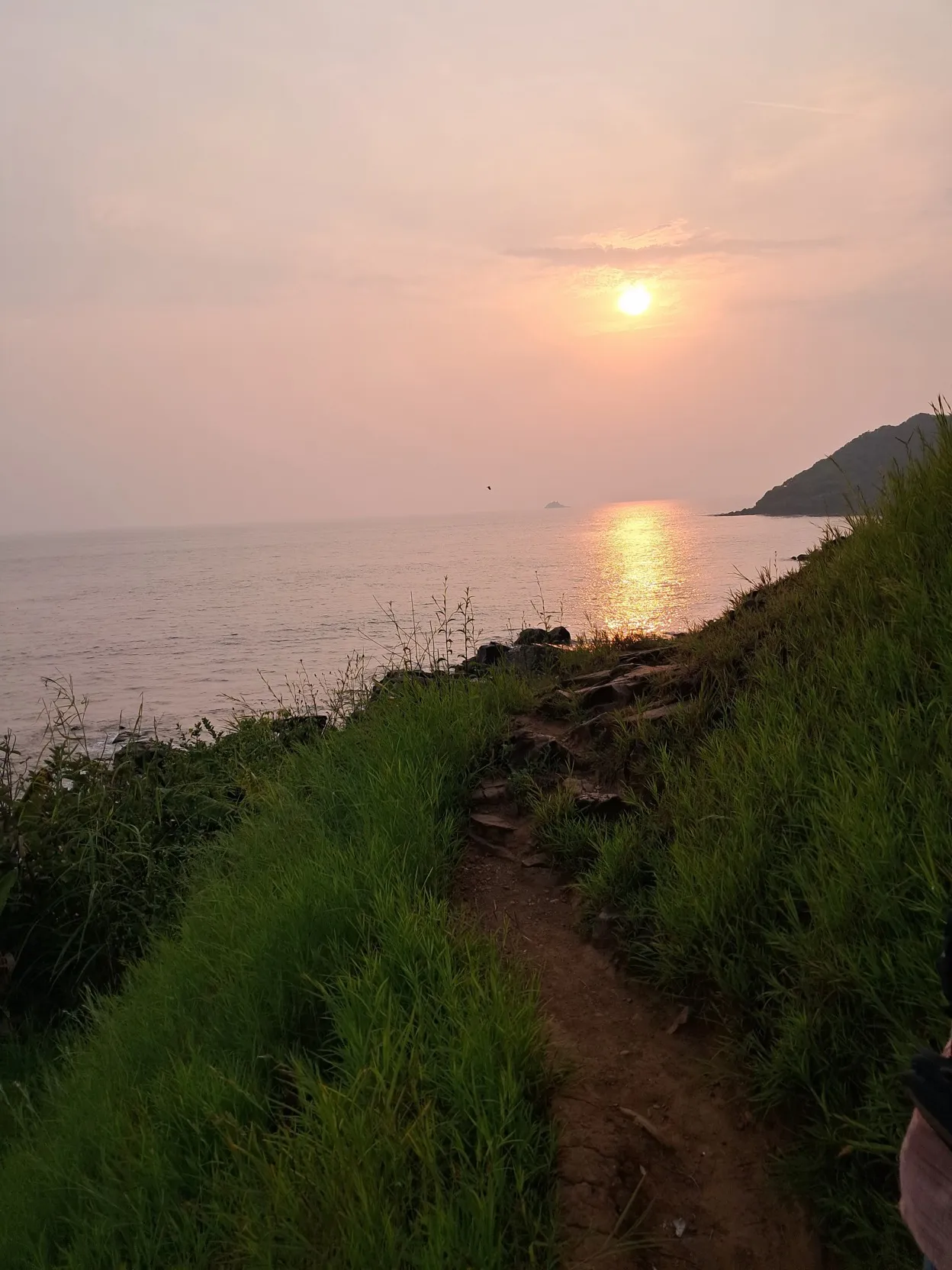 The narrow path back along the hill