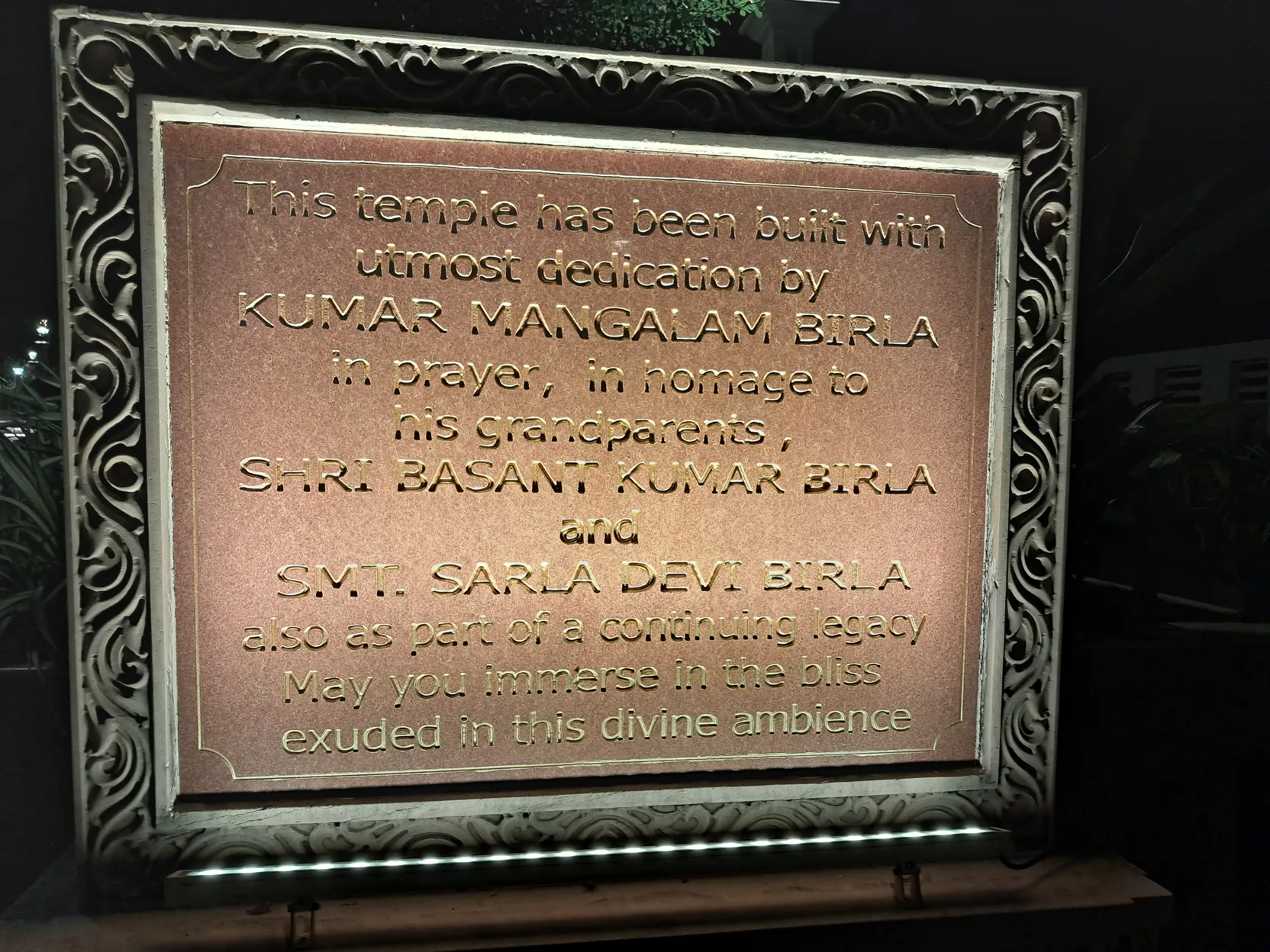 The plaque at Birla Mandir